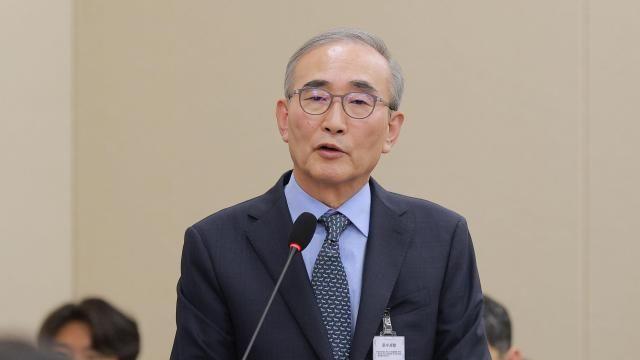 해킹 보상에 경영 공백 우려까지…위기 맞은 KT