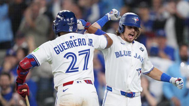 월드시리즈 역사상 첫 대타 만루홈런…토론토, 바거 앞세워 다저스에 기선 제압