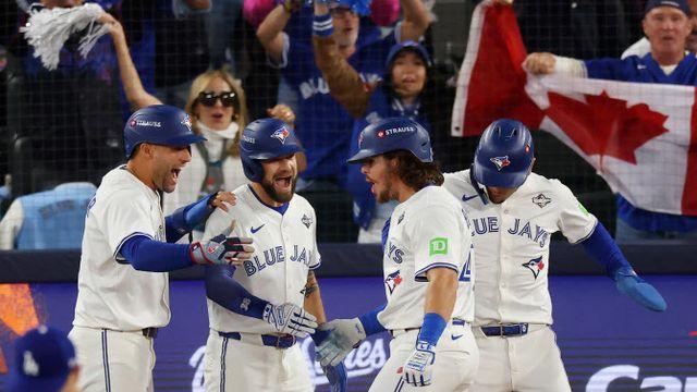 ‘대타 만루포 폭발’ 토론토, 다저스 무너뜨리며 WS서 기선 제압
