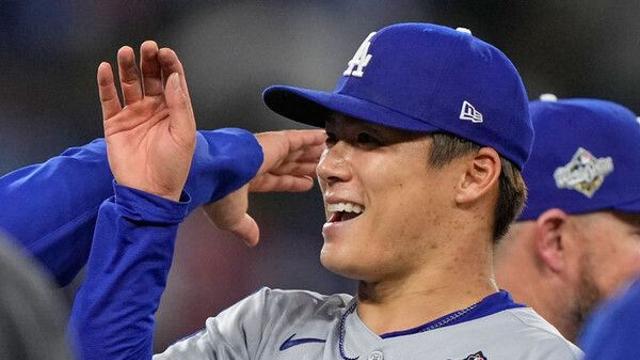 ‘야마모토 완투승’ 다저스, WS 2차전서 토론토 5-1로 꺾고 반격 성공