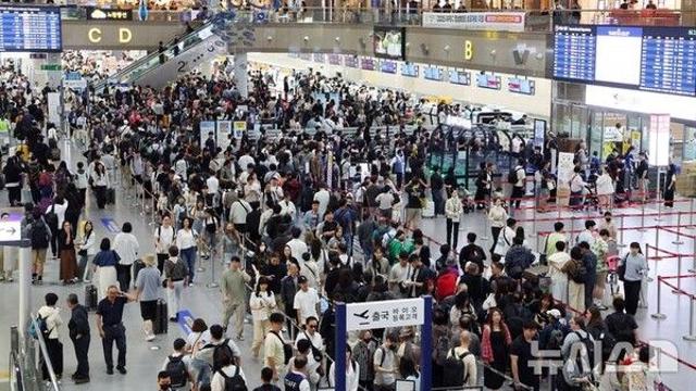 김해공항 보안 헛점…'탑승권 부정 발급·친언니 여권 부정 사용' 도마