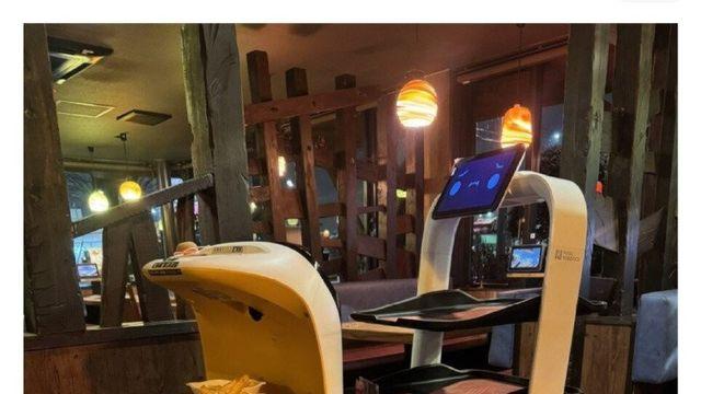 여기 알바들끼리 싸움났다.