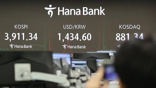 원화 가치 어디까지 추락하나…이달에만 2%넘게 떨어져