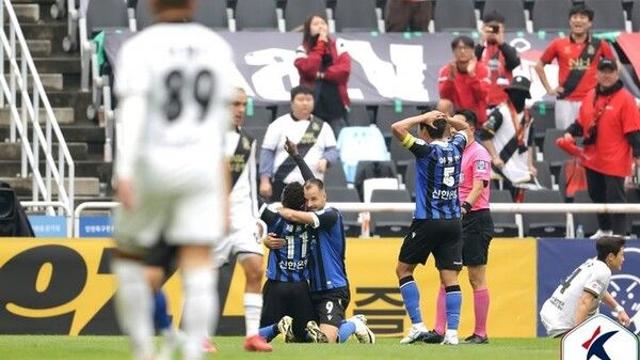 프로축구 인천, 경남 꺾고 '조기 우승'…1시즌 만에 K리그1 승격