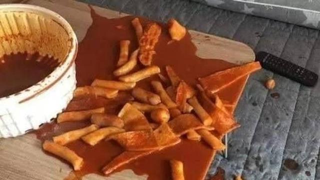 떡볶이 맛있게 먹기.