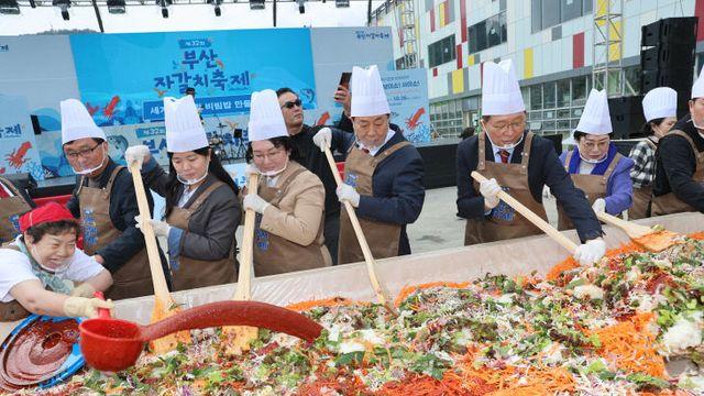 제32회 부산자갈치축제, 세계최대 회비빔밥으로 하나된 축제의 장