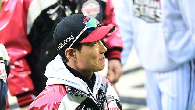 LG 초비상! '기상 뒤 옆구리 담' 치리노스→임찬규 2차전 선발 긴급 교체…