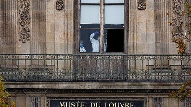 루브르 박물관 보석 절도 용의자 2명 체포…사건 6일만