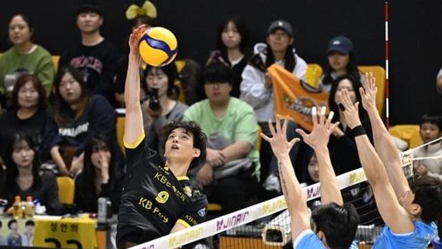 남자배구 KB손보, 대한항공 꺾고 첫 승…여자부 현대는 2연승(종합)