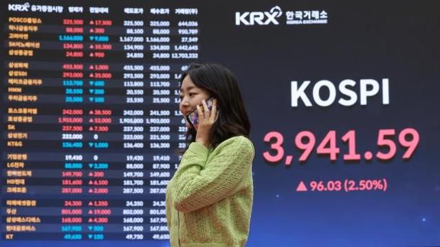 韩国股市日均成交额创四年新高 半导体板块”吸金”