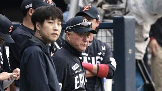 1차전 내준 한화 김경문 감독 