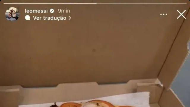 비주얼 대박이라는 메시가 먹는 피자 사진,,