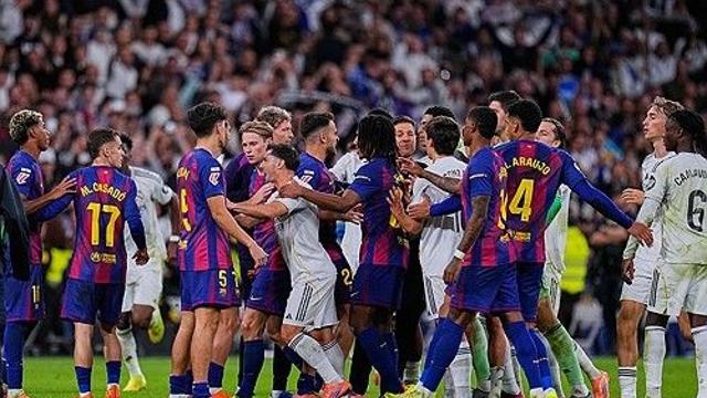 '난투극 대충돌' 레알 마드리드, 바르셀로나 2-1 격파…시즌 첫 엘클라시코 먼저 웃었다→단독 선두 질주