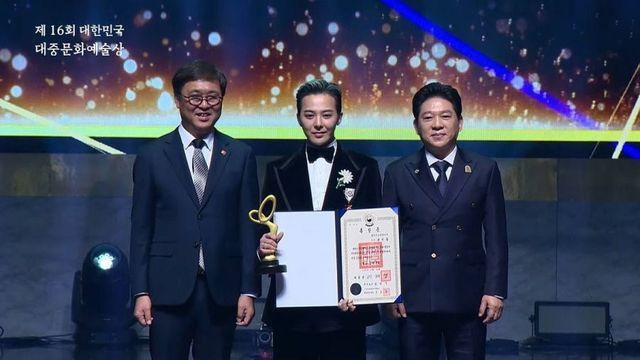 아이돌 최초 + 최연소 옥관문화훈장 수상 