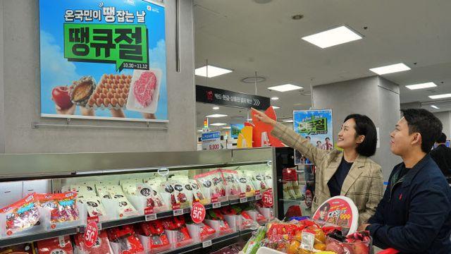 “한우·전복·킹크랩 반값”…롯데마트, ‘땡큐절’ 돌입