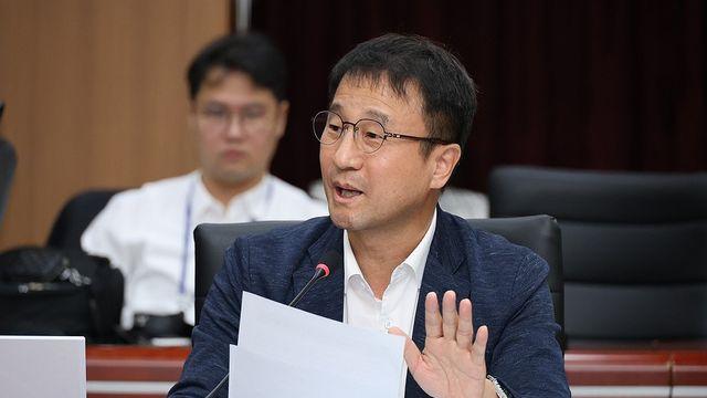 공직자 언행·시민단체 참여 놓고 민주당·김태흠 국감서 공방