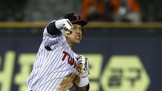 안방마님의 뜨거운 방망이…LG 박동원, 2루타에 투런포까지 '쾅'[KS]