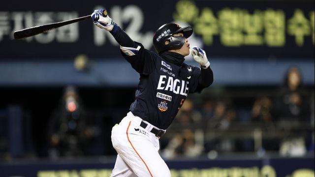 문현빈 PS 3호포+노시환 1차전 실책 만회 솔로 아치...한화, 1회부터 류현진에게 4점 지원 [KS2]