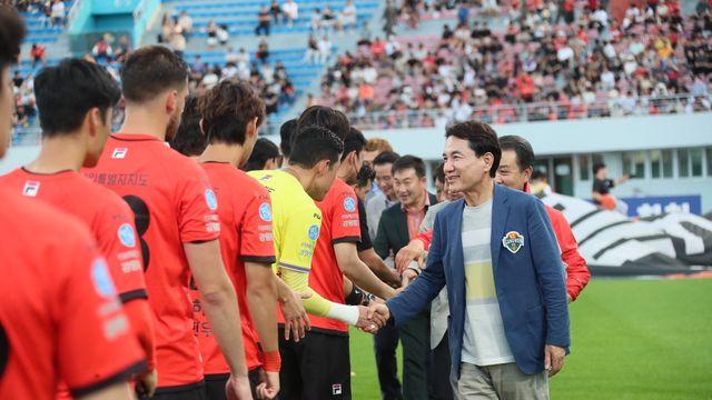 강원FC 아챔 히로시마 원정, '강원이 나르샤 응원단' 뜬다