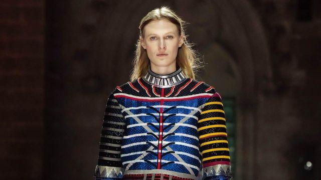 필릭스도 런웨이 모델로 어울렸을 루이 비통 2026 크루즈 컬렉션 쇼 리뷰