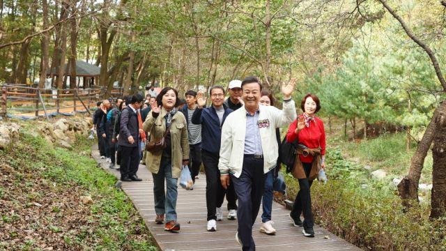 깊어가는 가을 정취와 함께 탄소중립 실천…의왕시 ‘두발로 데이’ 성료