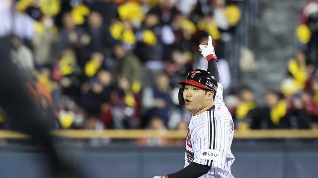 '4번 타자' 반납한 LG 문보경, 4안타쇼…'KS 사나이라 불러다오'(종합)