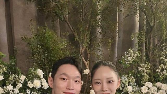 '재혼 커플' 10기 옥순♥유현철, 이혼설 불식시키는 '럽스타그램' 공개…지인 결혼식 참석 후 다정 셀카 투척