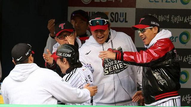 1차전부터 집중력 폭발한 LG 타선…2차전 전망도 '맑음'[KS]