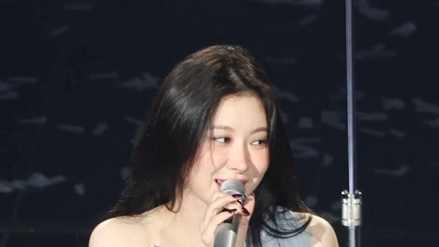 어제자 97년생 백예린 실내공연