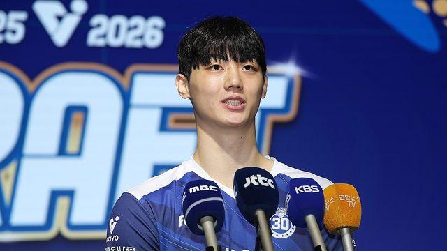 남자배구 신인 2순위 '해외파' 이우진 