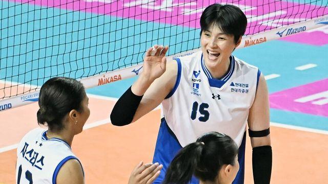 '원클럽맨' 포기한 김희진, 현대건설서 부활 날갯짓