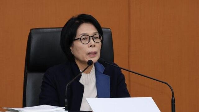 [이슈] 최민희, 본회의 도중 '축의금 명단' 논란 …최 