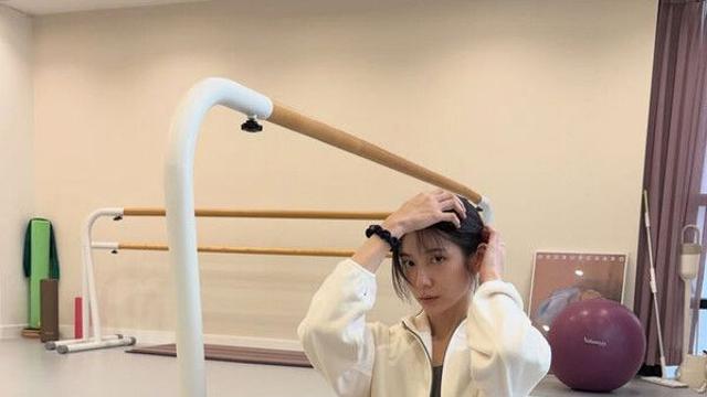 박지현 완벽 발레복 자태…거울 셀카 찰칵