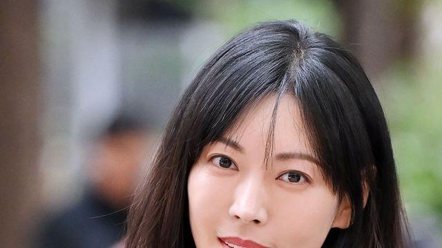 'LG 팬' 배우 김소연, 한국시리즈 2차전 시구…애국가는 성악가 신문희 [KS]