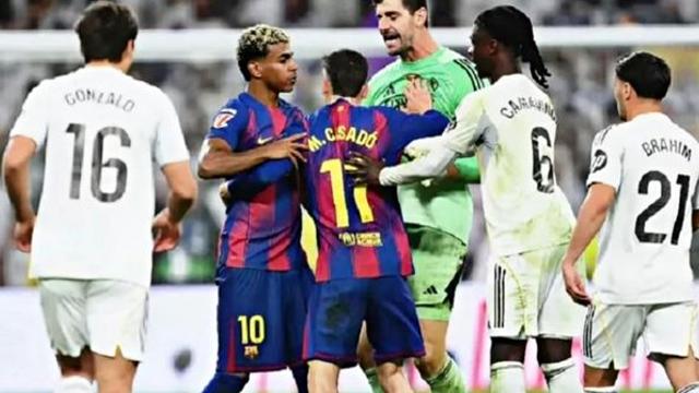 벤치 클리어링+경찰 출동…지상 최대 축구 쇼 '엘클라시코' 대환장 난리 난 이유