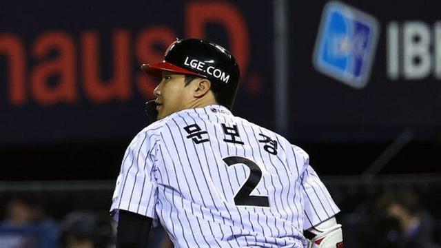 '9월 부진 잊어라' 가을야구 무대서 훨훨 날아오른 LG 해결사 문보경[KS]
