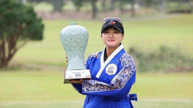 KLPGA 정규 투어 첫 중국인 우승 리슈잉, 세계랭킹 138위로 도약