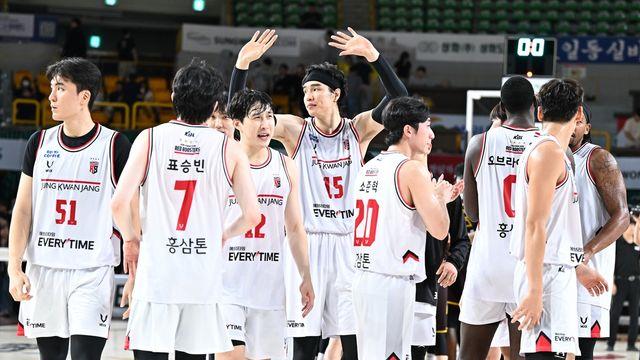 짠물 수비·영건 성장…유도훈의 정관장, 프로농구 1R 선두 돌풍