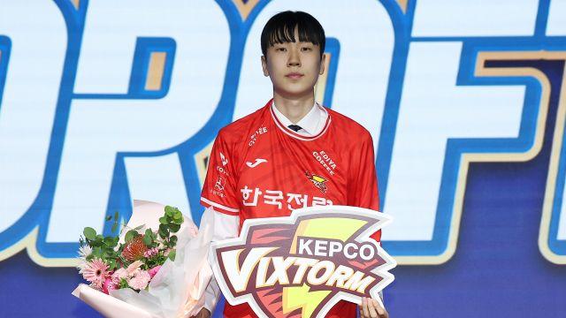 ‘괴물 신인’ 방강호, 전체 1순위로 수원 한국전력行