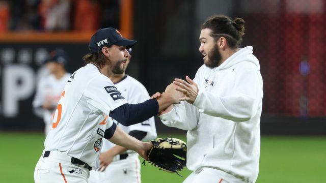 KS에서도 둘만 믿는다…반격 필요한 한화, 33승 합작 원투펀치 폰세·와이스 출격