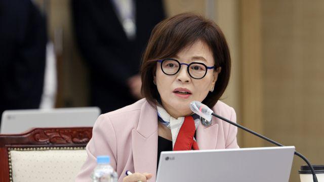 '유승민 딸' 유담 교수 임용 과정 문제 없었나…진선미, 국감서 의혹 제기