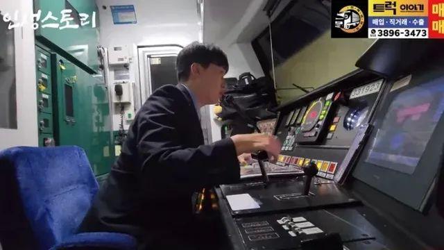 뛰어오면 문 열어준다는 지하철 기관사.jpg,,
