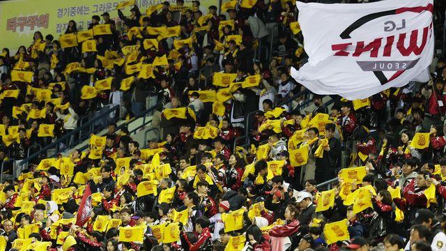 200만원까지 치솟은 한국시리즈 암표에 강훈식 비서실장 