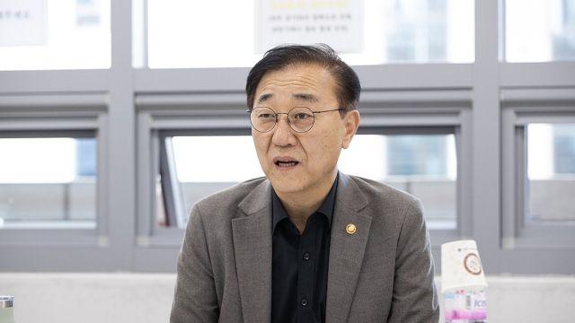 김윤덕 장관 ‘국민 눈높이 통감’…이상경 전 차관 사퇴에 공식 사과