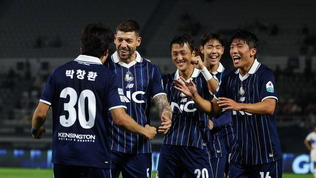 2경기 7골! 김도균식 공격 축구 부활...서울 이랜드, 충남아산 4-1 대파하고 882일 만에 3연승