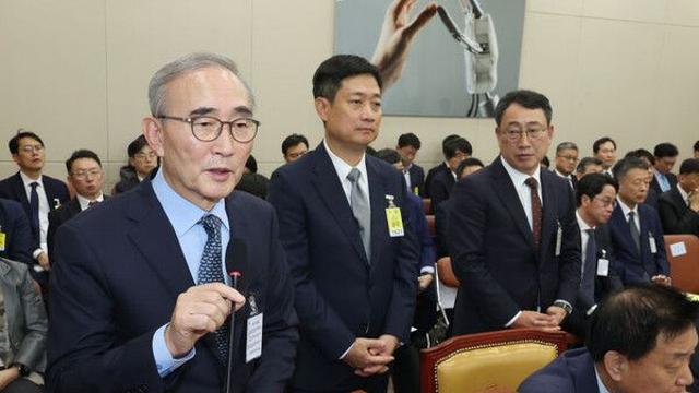 국감장 나오는 김영섭 KT대표…위약금 전면 면제안 꺼낼까