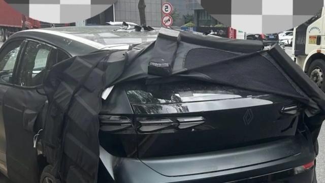 르노 오로라2 유출됐네