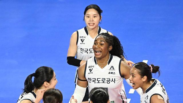 모마＋강소휘 43점…도로공사, 우승후보 맞대결서 기업은행 제압(종합)