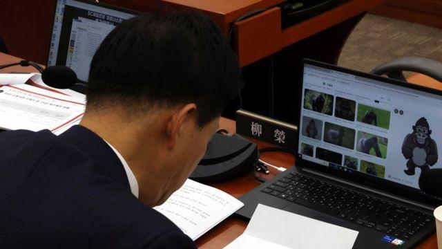 [성기노의 뉴스 피처링] 유영하, 국감 도중 고릴라 그림…국회의원 ‘딴짓의 추억’