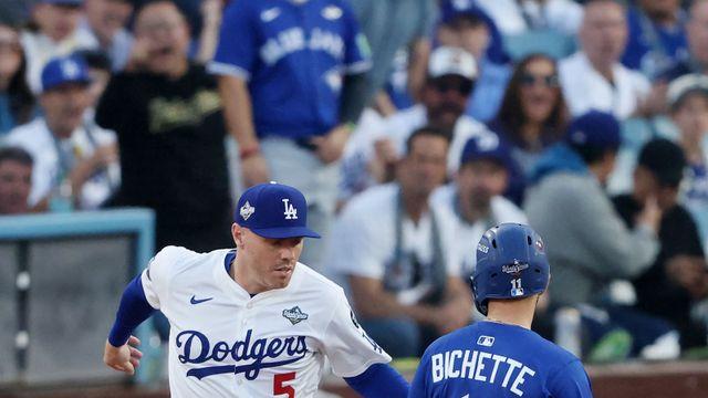 '어? 볼넷이 아니네? WS 3차전에서 나온 황당한 아웃…화난 토론토 